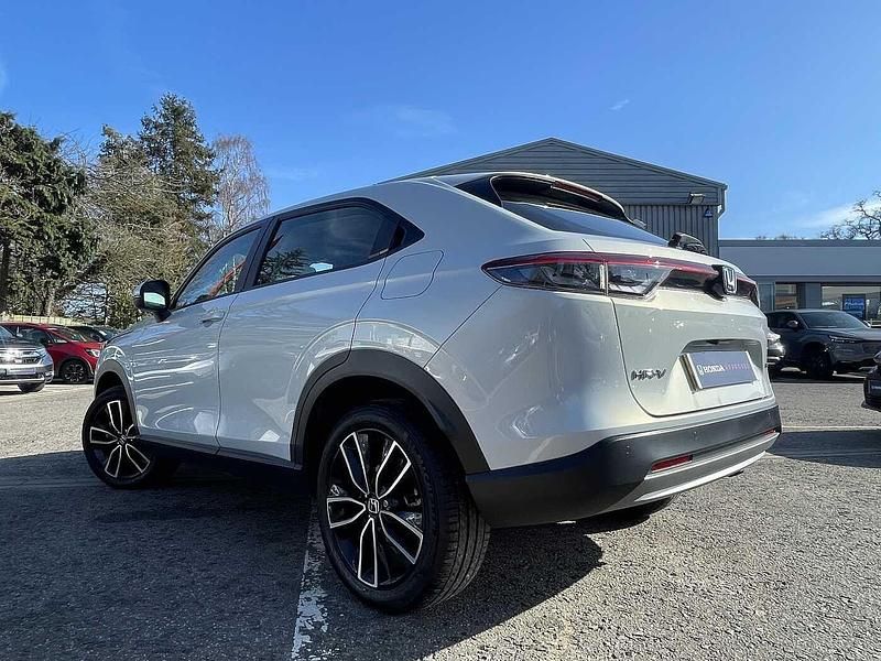 Używany Honda HR-V Elegance 131 KM (96 kW) 2022 Biały SUV