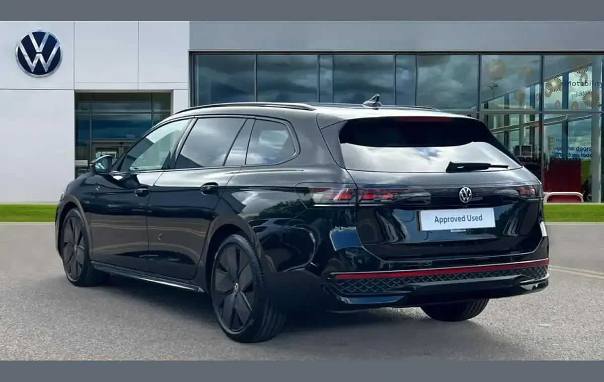 Begagnad VW Passat R-line 204 HK (150 kW) 2026 Svart Kombi