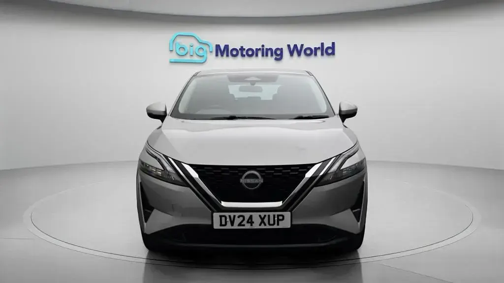Used Nissan Qashqai Acenta Premium 140 HP (102 kW) 2024 Silver SUV