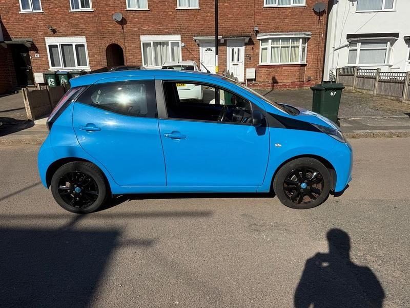 Used Toyota Aygo X-cite 69 HP (50 kW) 2016 Blue Hatchback