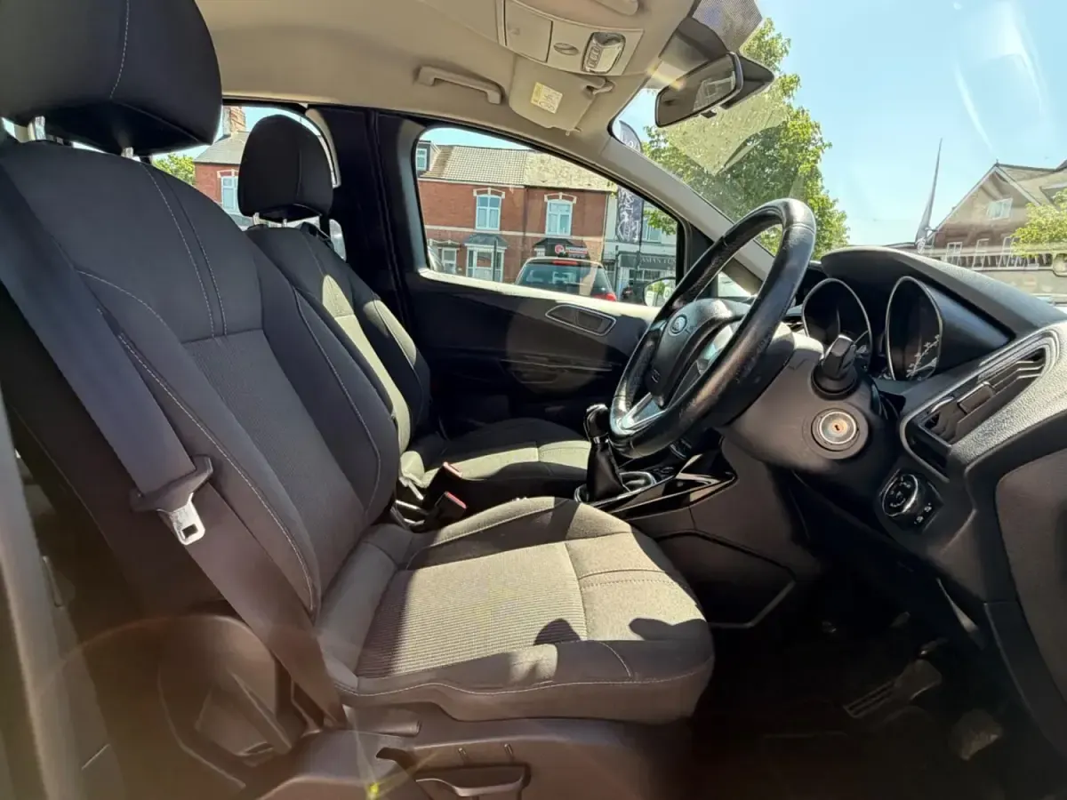 Usado Ford B-MAX Zetec 95 HP (69 kW) 2017 Preto Monovolume