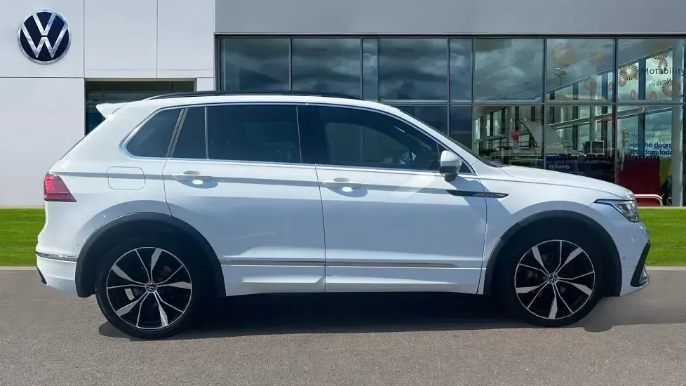 Used VW Tiguan R-line 150 HP (110 kW) 2023 Pure white SUV