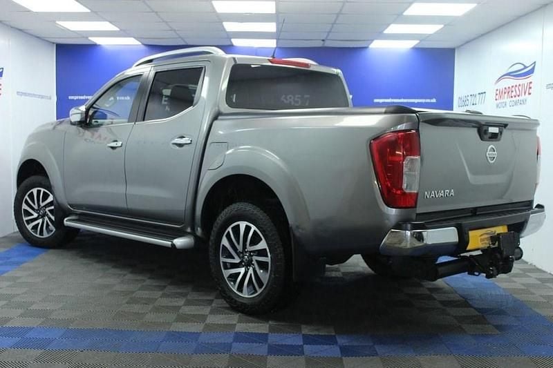 Used Nissan Navara Tekna 190 HP (139 kW) 2019 Grey Pickup