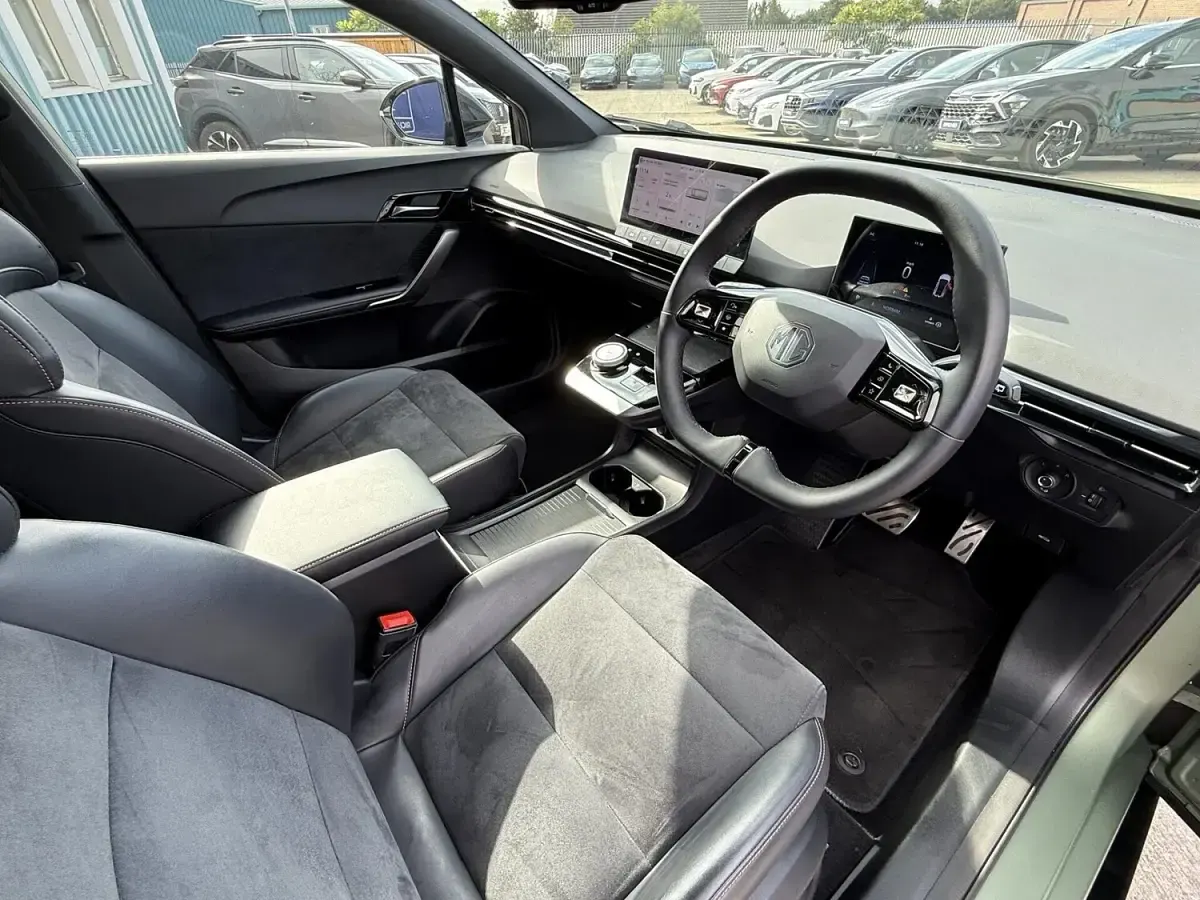 Used MG MG4 EV 63 kW (87 HP) 2024 Green Hatchback