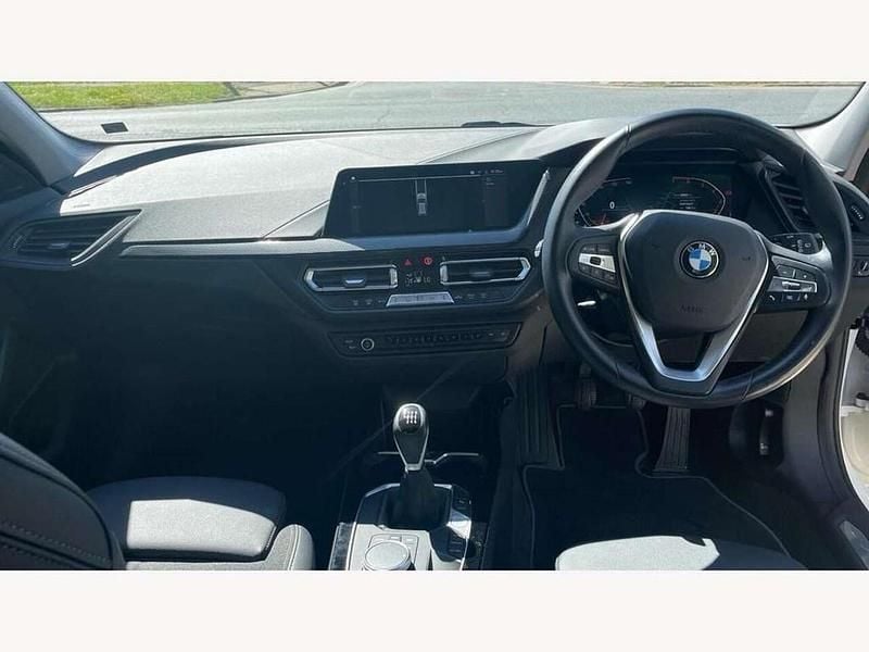 Begagnad BMW 118 Sport Line 2023 Halvkombi