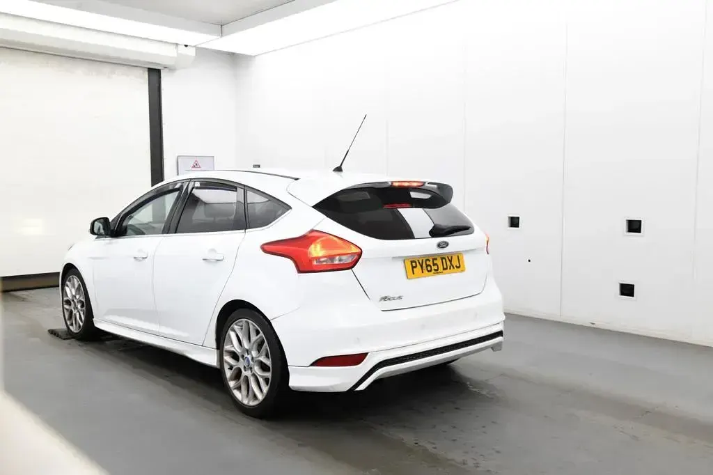 Used Ford Focus Zetec 2016 White Hatchback