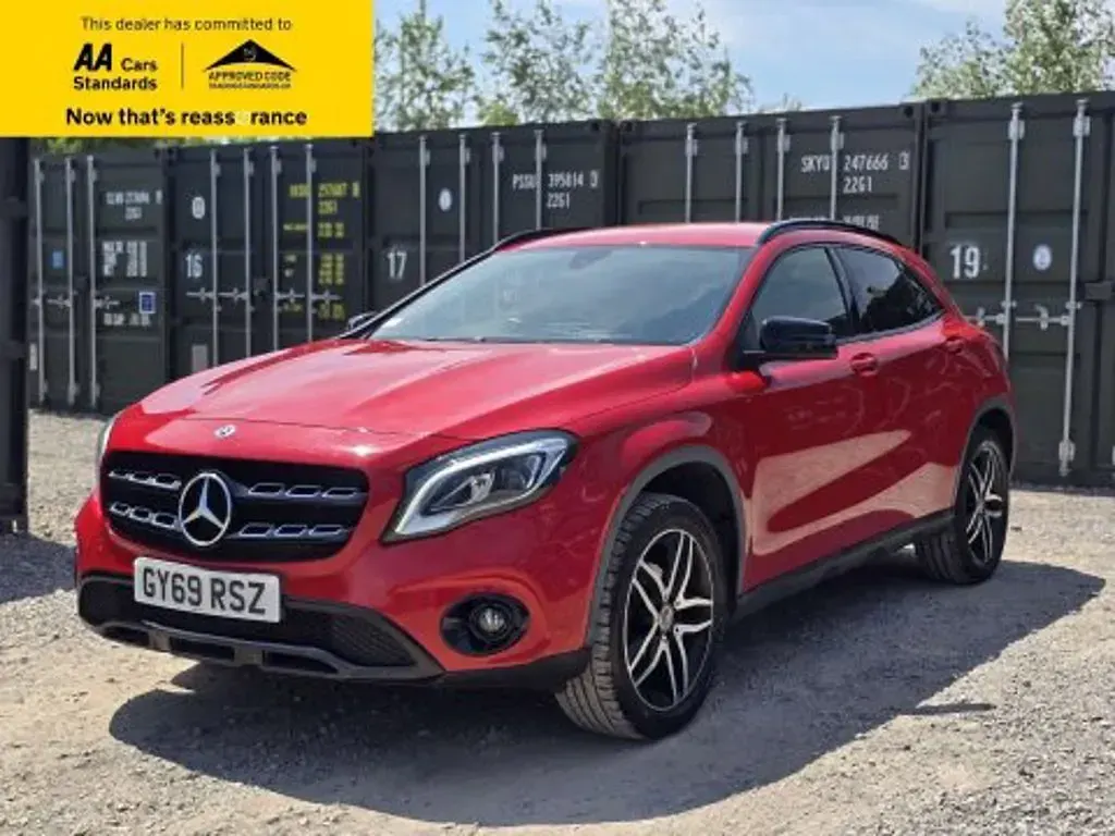 Used Mercedes GLA180 Urban 122 HP (89 kW) 2019 Red SUV