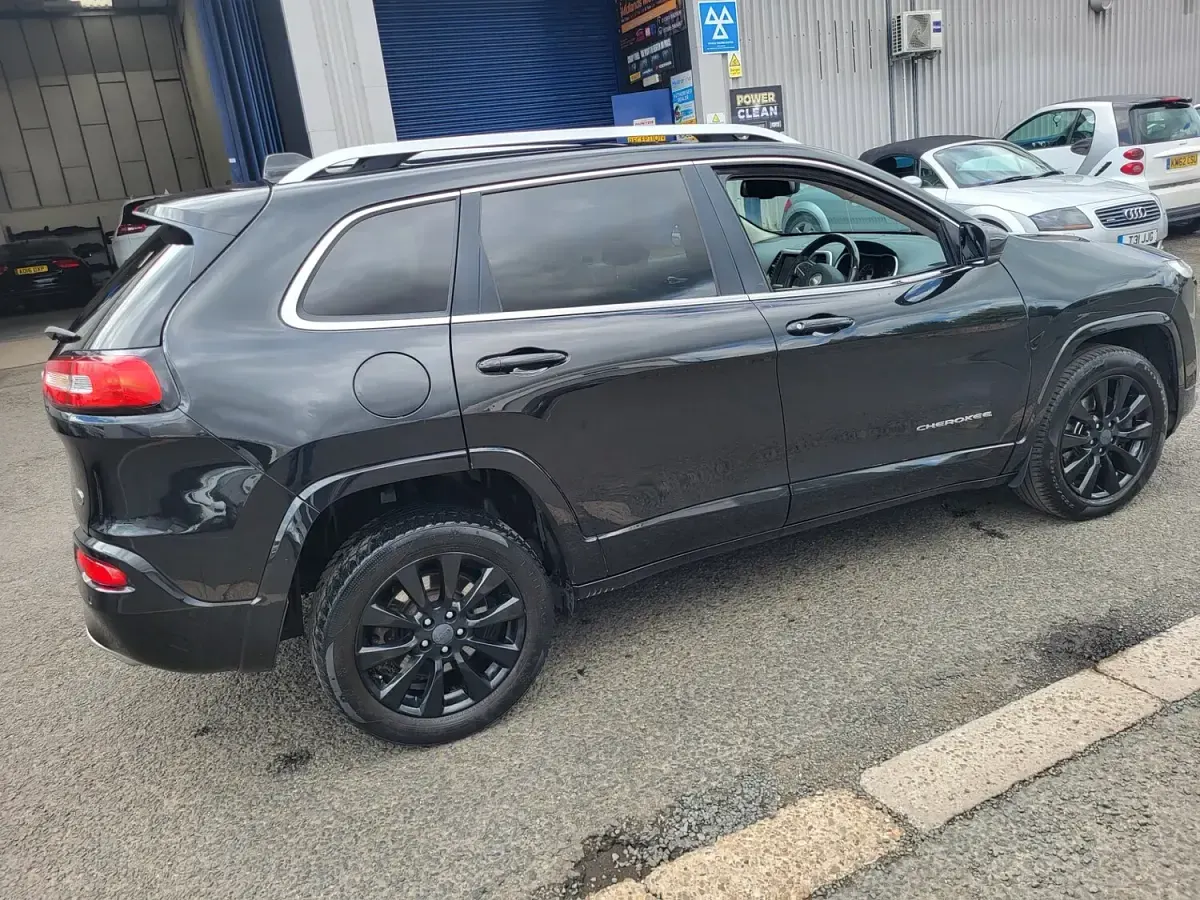 Used Jeep Cherokee Overland 2016 Black SUV