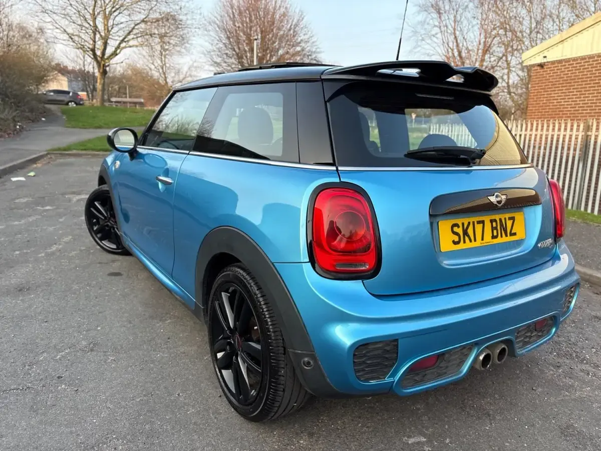 Begagnad Mini Cooper S Hatch 2017 Blå Halvkombi