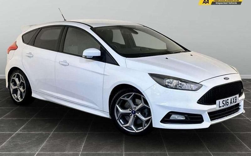 White Used 2016 Ford Focus ST Hatchback | £14,995 (Fair price) - Image 1/2