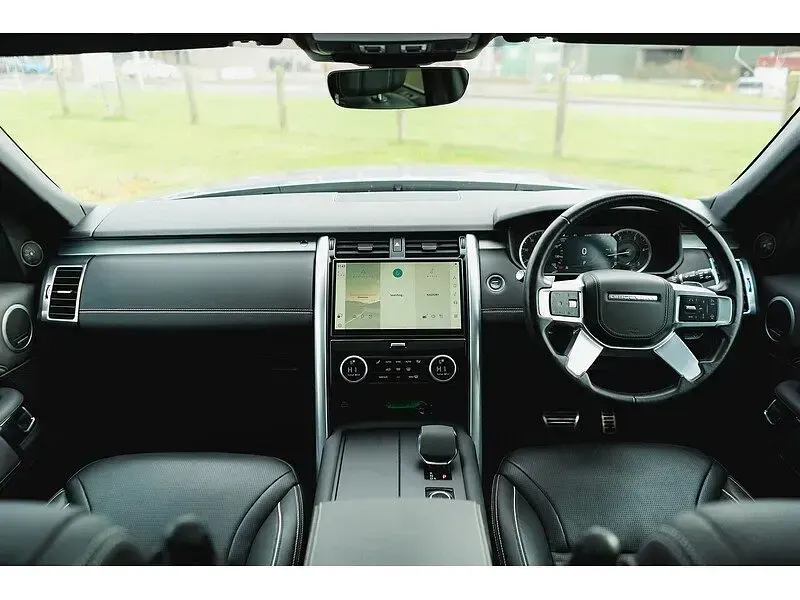 Used Land Rover Discovery HSE Dynamic 2023 Eiger grey SUV