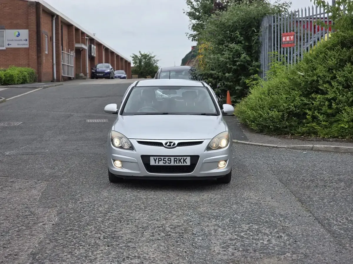 Used Hyundai i30 Comfort 116 HP (85 kW) 2009 Silver Hatchback
