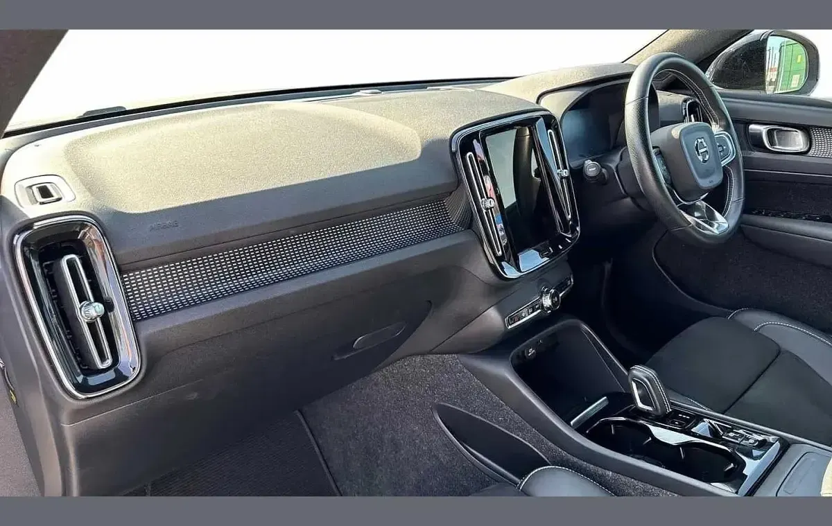 Used Volvo XC40 R-Design 194 HP (142 kW) 2021 Silver SUV