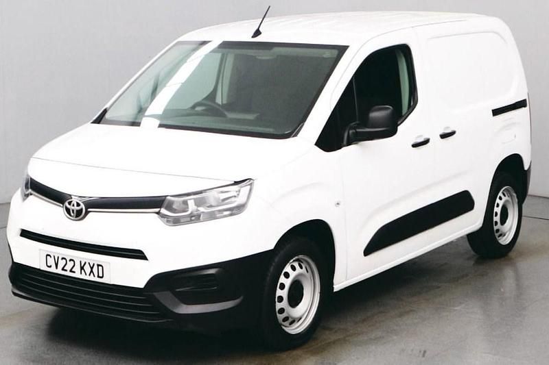 White Used 2022 Toyota Proace Active MPV | £7,990 (Fair price) - Image 1/4