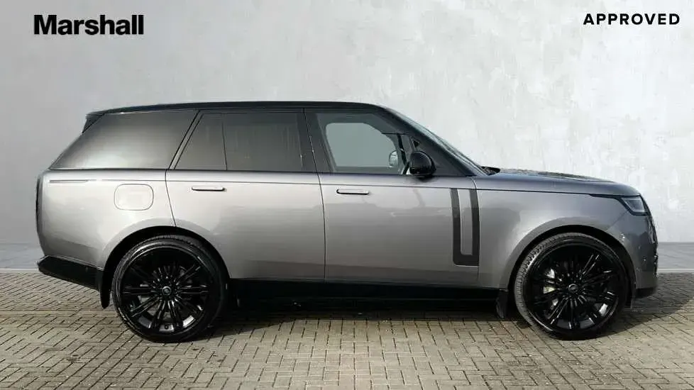Used Land Rover Range Rover SE 300 HP (220 kW) 2024 Metallic  eiger grey  SUV
