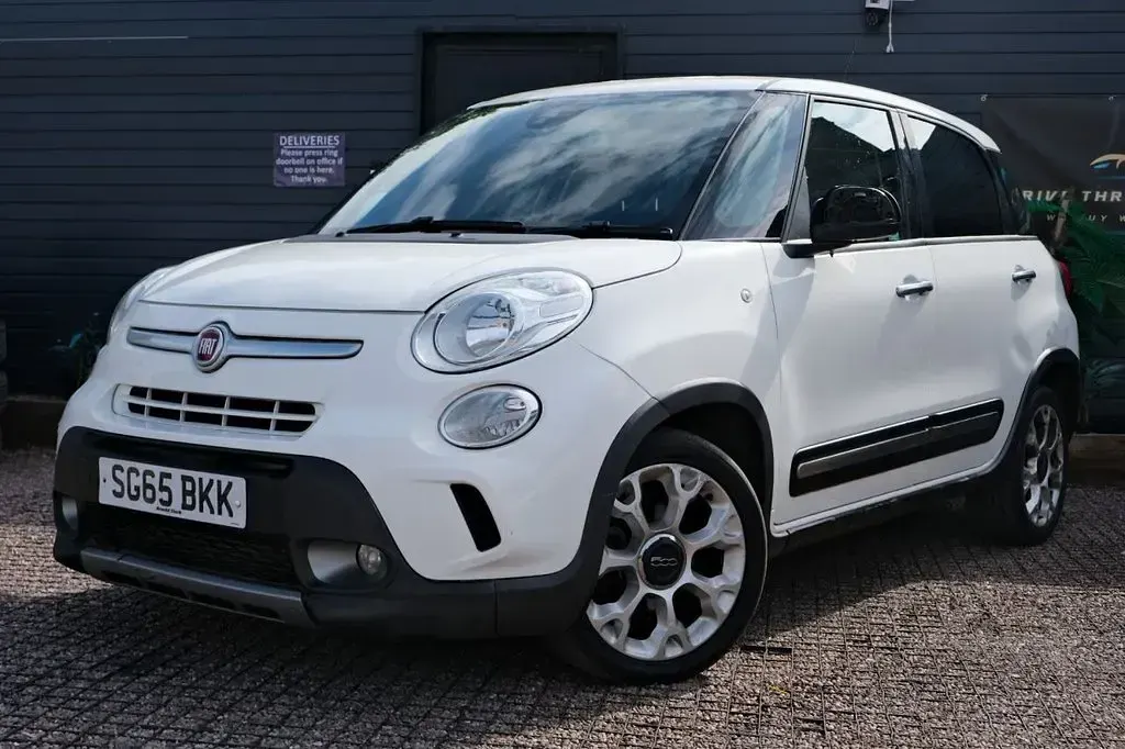 Used Fiat 500L Trekking 85 HP (62 kW) 2015 White MPV