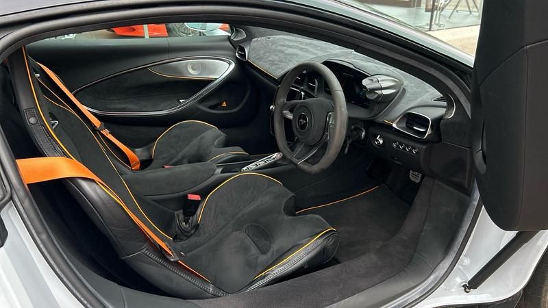 Used McLaren Artura 680 HP (500 kW) 2023 Grey Coupe