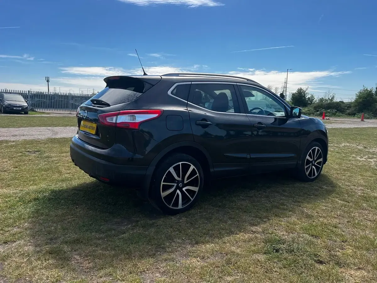 Używany Nissan Qashqai Tekna 115 KM (84 kW) 2016 Czarny SUV