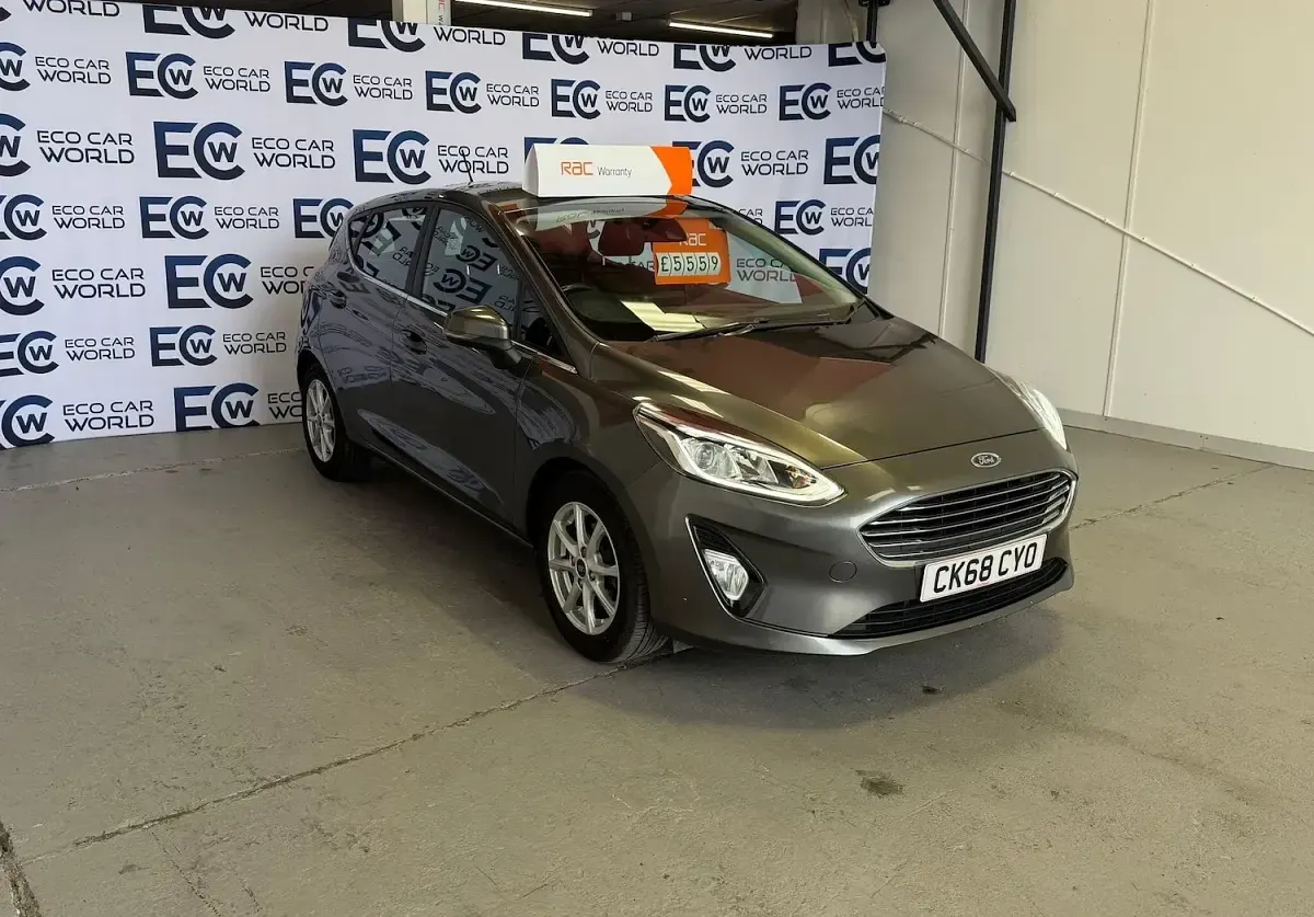 Begagnad Ford Fiesta Zetec 100 HK (73 kW) 2018 Grå Halvkombi