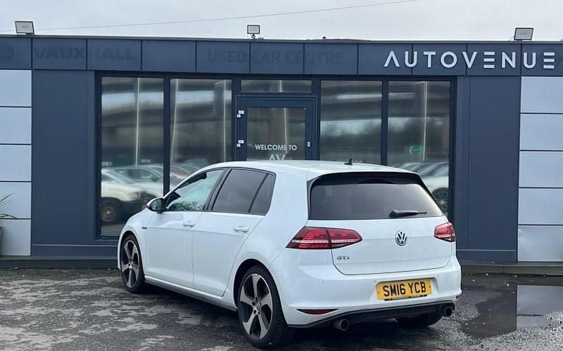 Used VW Golf VII GTI 220 HP (161 kW) 2015 White Hatchback