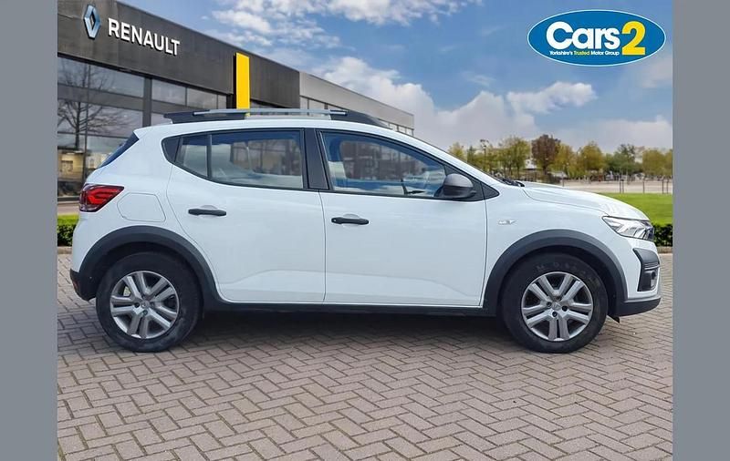 Used Dacia Sandero Essentiel 90 HP (66 kW) 2022 White SUV