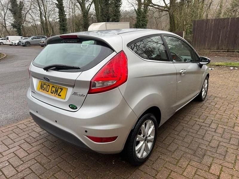 Used Ford Fiesta Zetec 94 HP (69 kW) 2010 Silver Hatchback