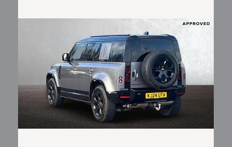 Used Land Rover Defender HSE Dynamic 300 HP (220 kW) 2024 Eiger grey SUV