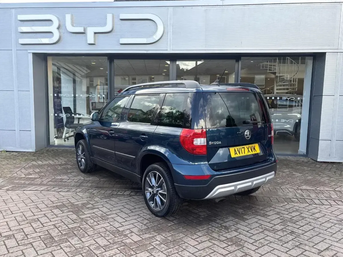 Usado Skoda Yeti SE Drive 108 CV (79 kW) 2017 Azul SUV