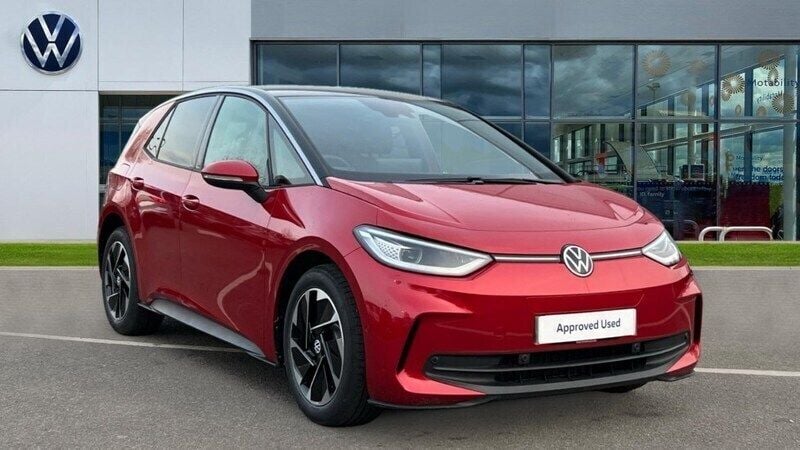 Tornado red Used 2025 VW ID.3 Pro Hatchback | £26,336 (Super price) - Image 1/4