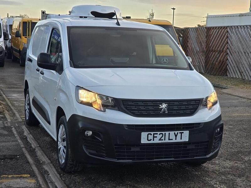 White Used 2021 Peugeot Partner MPV | £7,999 (Super price) - Image 1/4