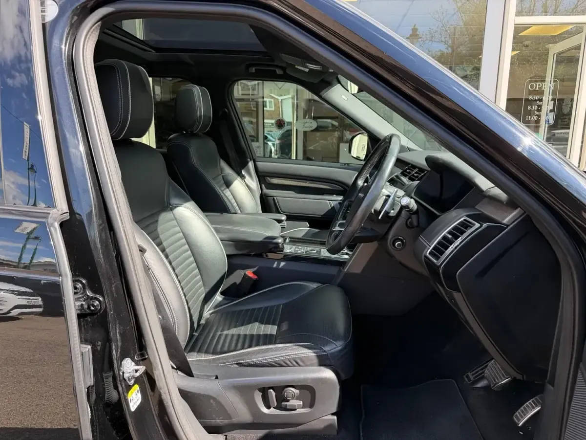 Used Land Rover Discovery 5 HSE 2019 Black SUV