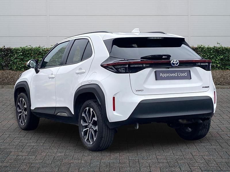 Used Toyota Yaris Hybrid Design 2023 White Hatchback