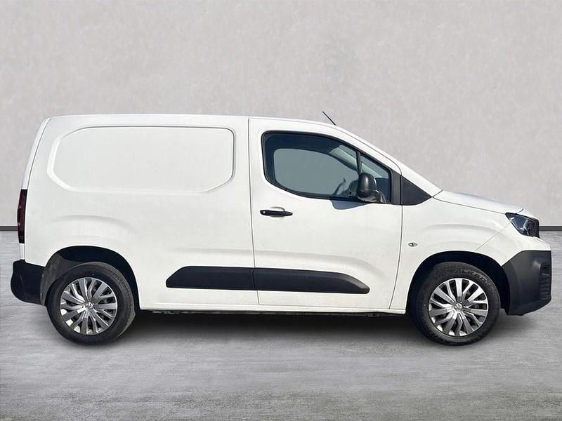 Used Peugeot Partner 131 HP (96 kW) 2021 White MPV