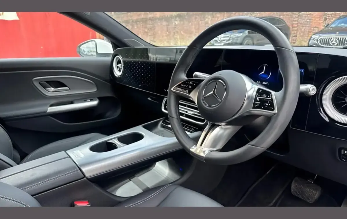 Usado Mercedes CLA 250+ 200 kW (272 HP) 2025 Branco Sedan