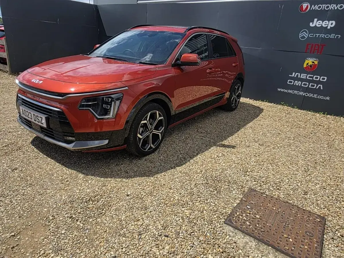 Used Kia Niro 139 HP (102 kW) 2023 Orange SUV