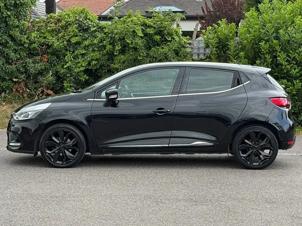 Used Renault Clio Iconic 90 HP (66 kW) 2018 Black Hatchback