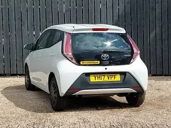 Used Toyota Aygo X-play 68 HP (50 kW) 2017 White Hatchback