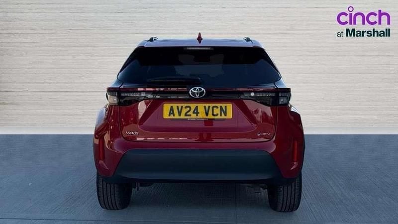 Used Toyota Yaris Cross Design 113 HP (83 kW) 2024 Red SUV