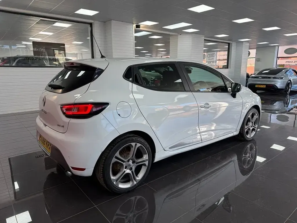 Used Renault Clio IV GT-Line 90 HP (66 kW) 2019 White Hatchback