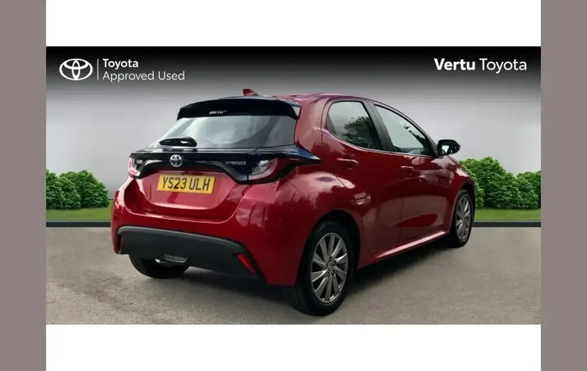 Used Toyota Yaris 116 HP (85 kW) 2023 Red Hatchback