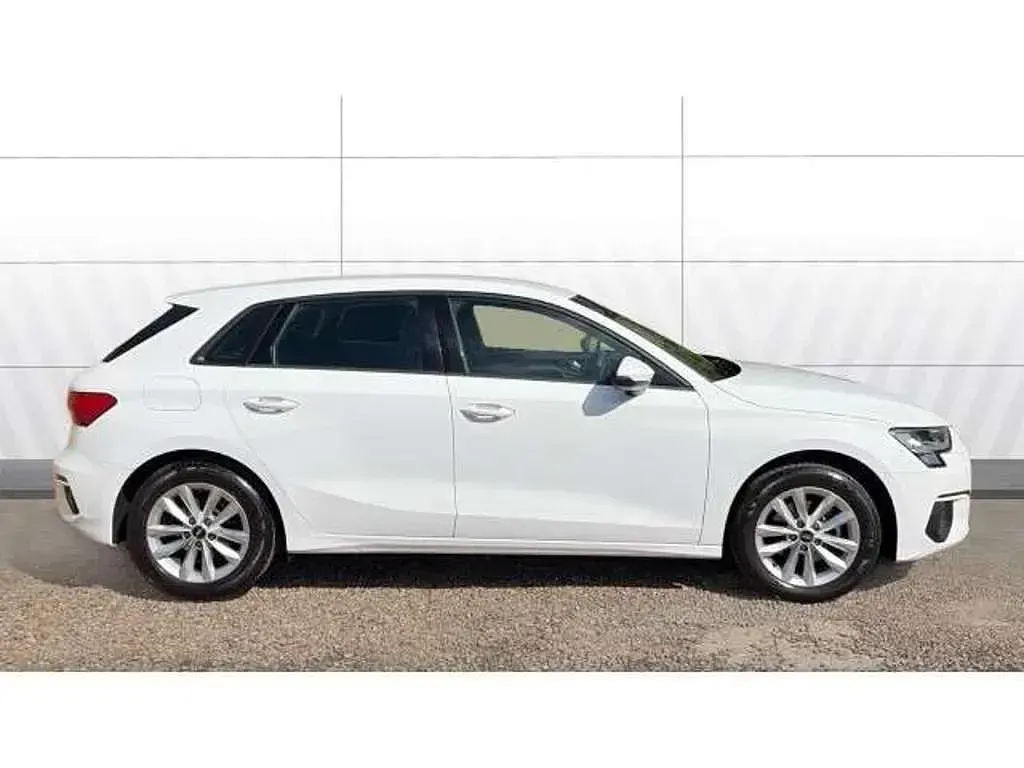 Used Audi A3 Advanced 110 HP (80 kW) 2023 White Sedan