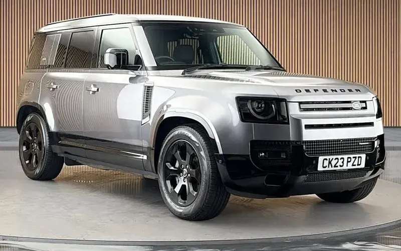 Used Land Rover Defender Dynamic 300 HP (220 kW) 2023 SUV