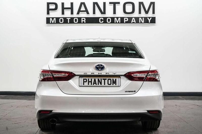 Used Toyota Camry 2020 White Sedan