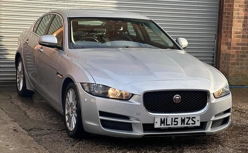 Begagnad Jaguar XE Prestige 2015 Silver Sedan