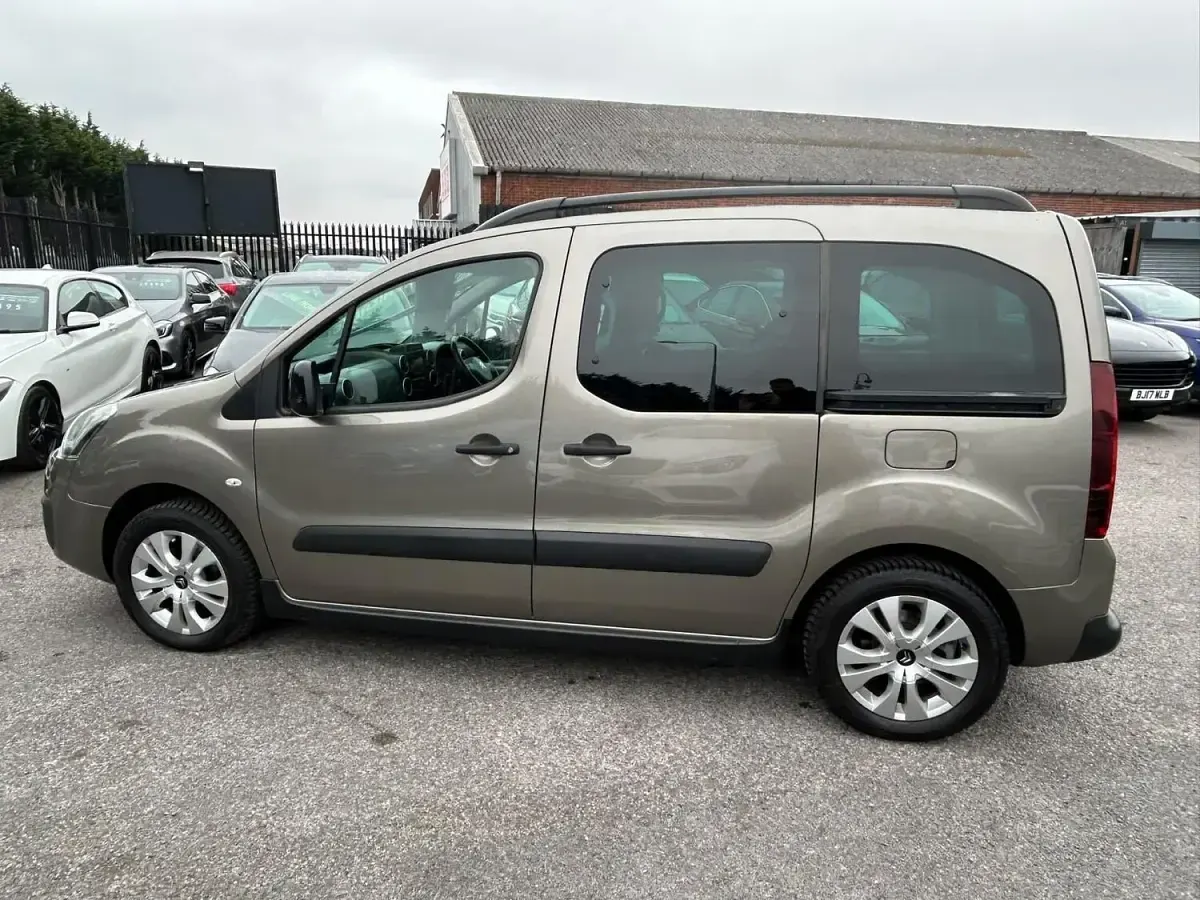 Used Citroën Berlingo XTR 120 HP (88 kW) 2015 Brown MPV