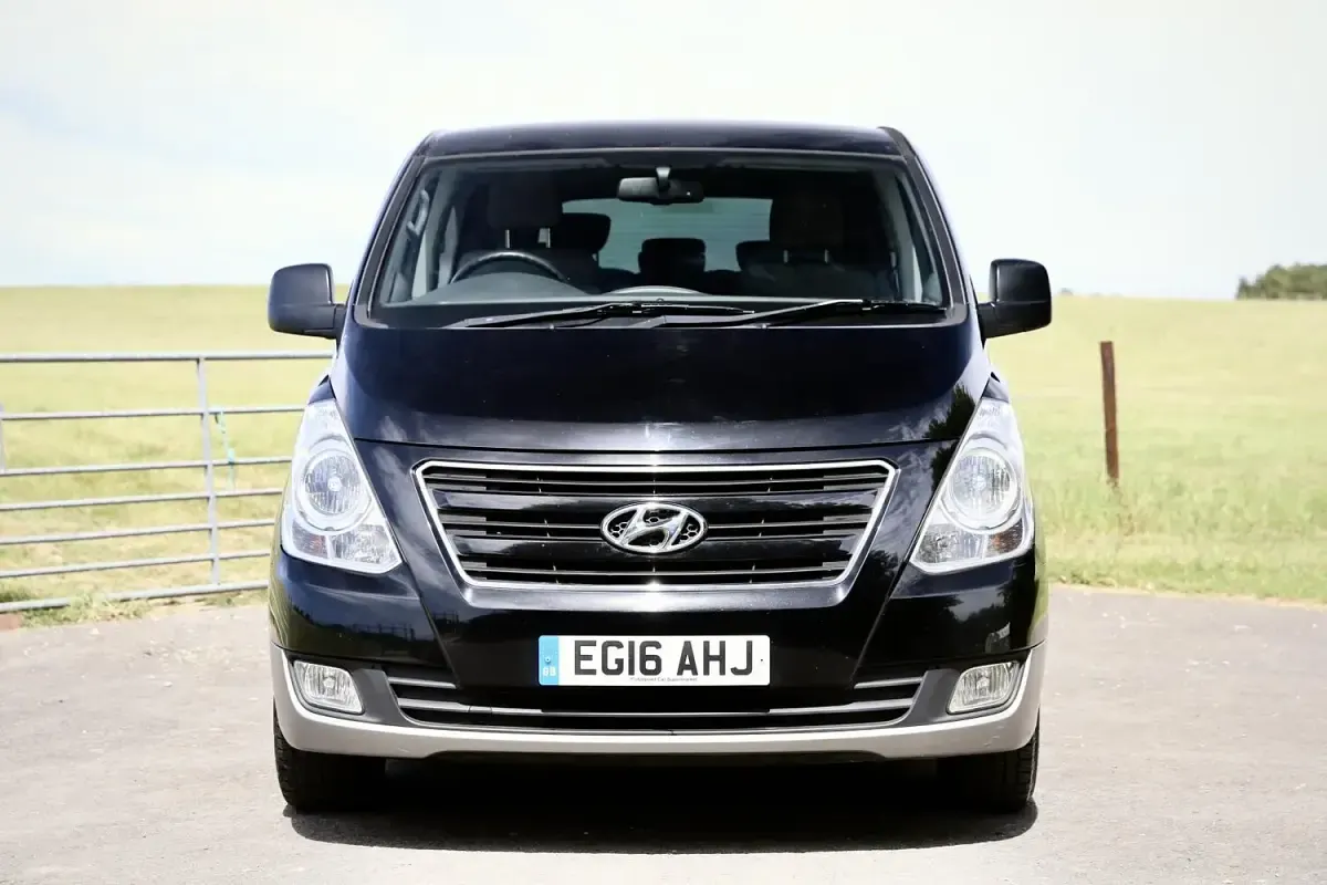 Used Hyundai I800 SE 170 HP (125 kW) 2016 Black MPV