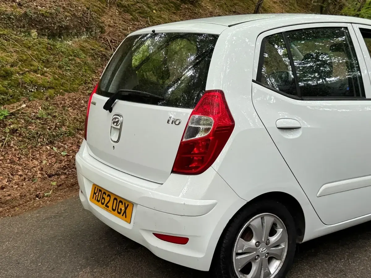 Used Hyundai i10 Active 86 HP (63 kW) 2012 White Hatchback
