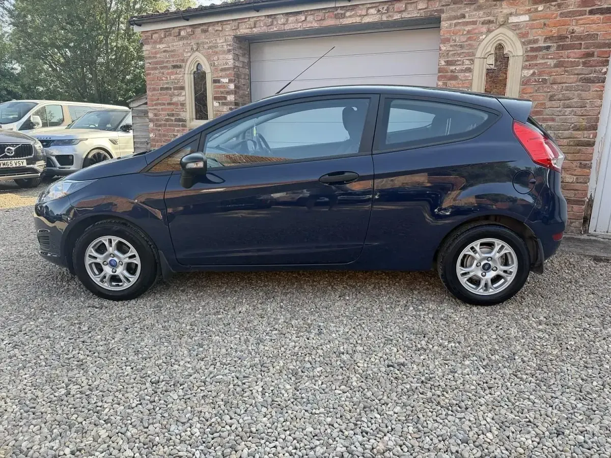 Used Ford Fiesta Studio 82 HP (60 kW) 2014 Blue Hatchback