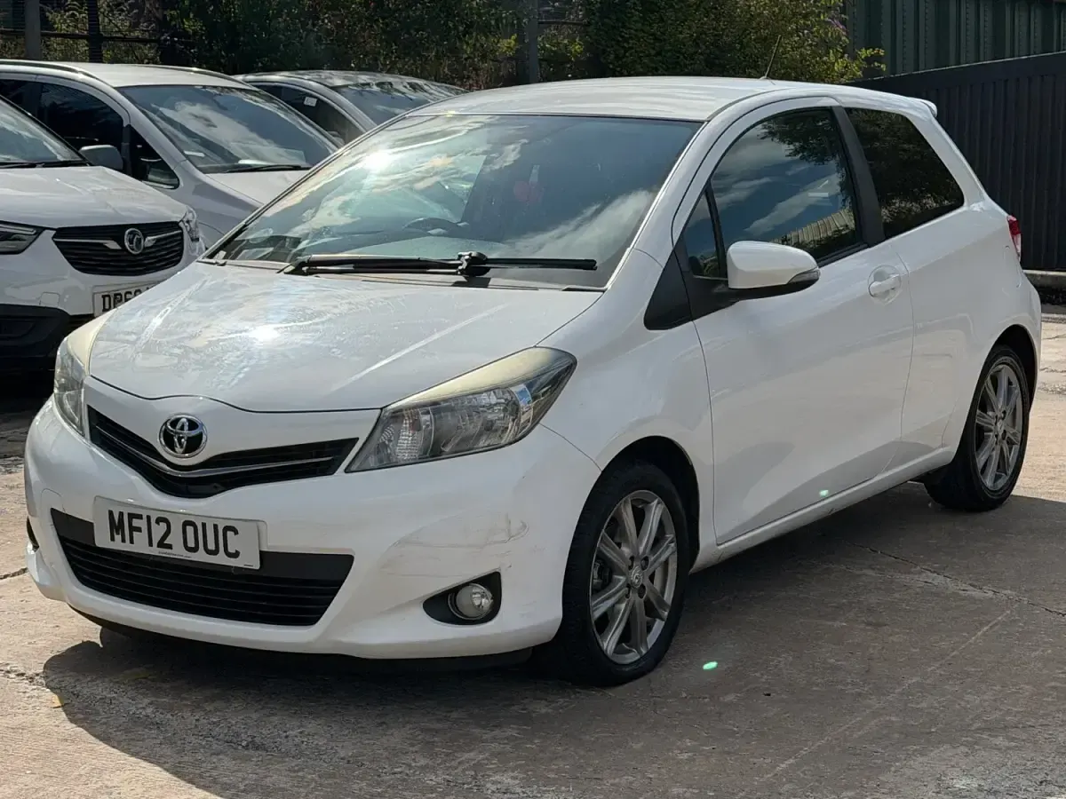 Used Toyota Yaris SR 2012 White Hatchback