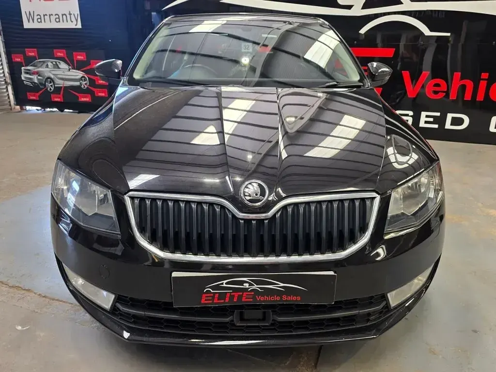 Used Skoda Octavia Elegance 105 HP (77 kW) 2015 Black Estate